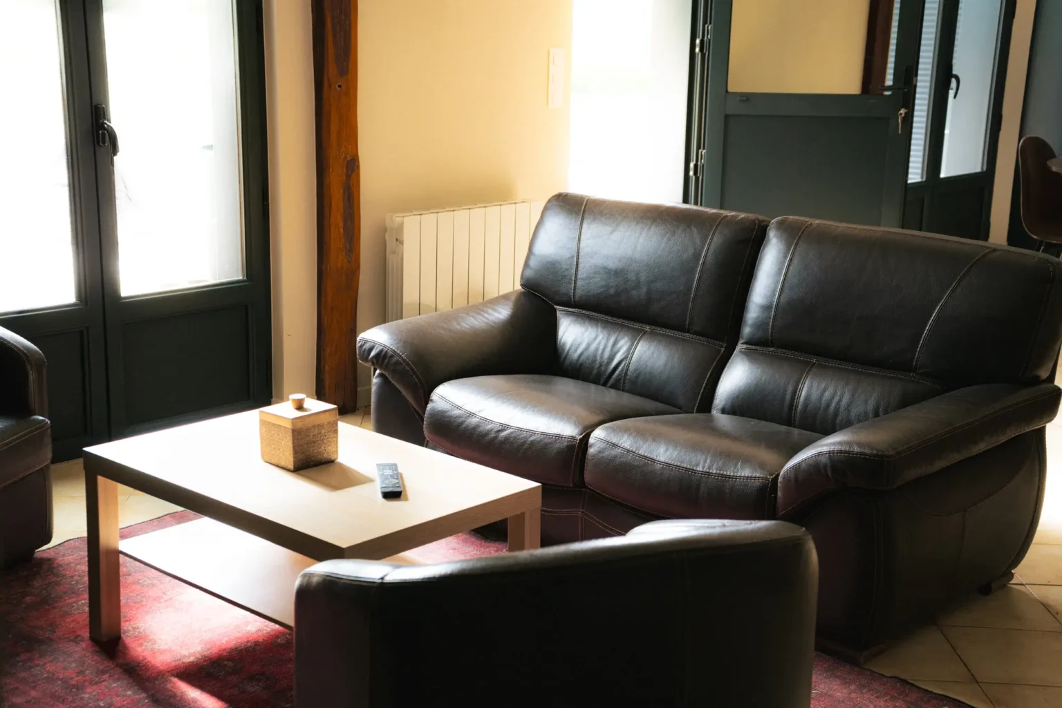 Salon et espace dans le gîte